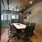 Jasa Interior Kantor Bandung – Desain & Build, workshop sendiri, pemasangan rapi. Harga dibahas setelah desain disetujui. Survey Gratis. WA 085317000209 | Ruangkayu.com