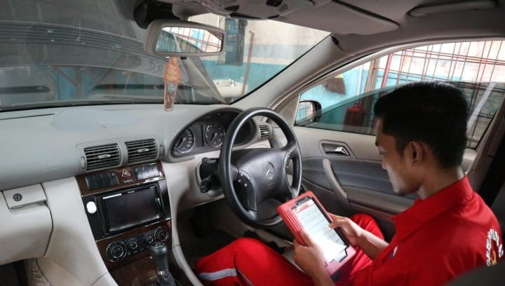 image-1 Bengkel AC Mobil Terdekat: Solusi Cepat untuk AC Kurang Dingin dan Bau Tidak Sedap